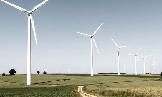 Die Zukunft der Windenergie Die Windkraft wird erwachsener, und der Trend ist seit Jahren klar: Anlagen werden größer, Windparks komplexer, und die Anforderungen an Netz, Bau und Betrieb ziehen mit. Dieser Artikel zeigt, was die Windenergie in Zukunft für Flächeneigentümer, Kommunen, Betreiber und Unternehmen parat halten könnte.